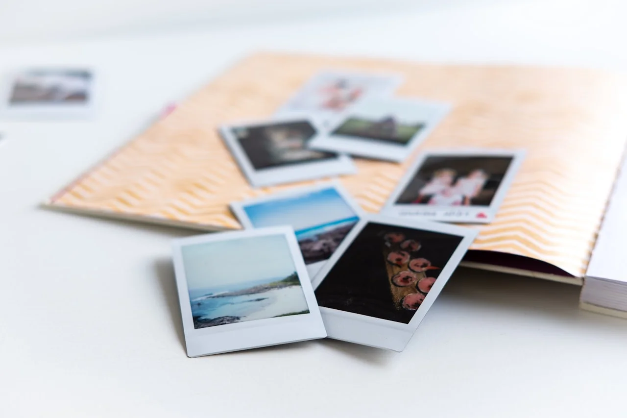Obiteljski fotoalbum s fotografijama formata 10 × 15