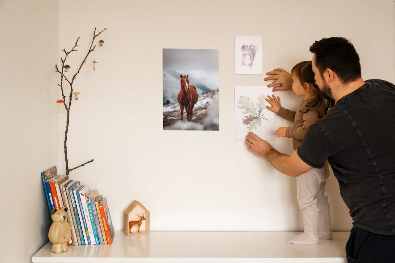 Otvoren spomenar s većim fotografijama 18 × 24