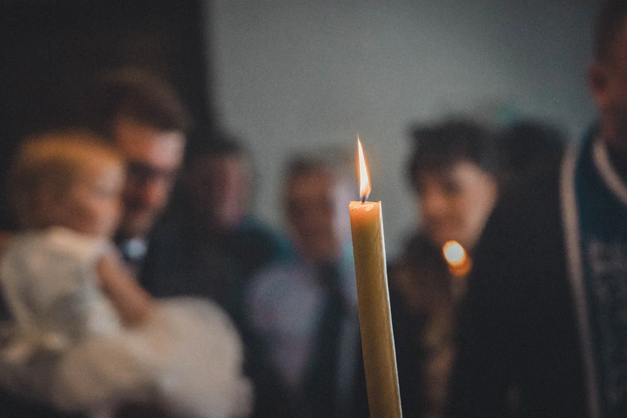 Uokvirene tiskane fotografije s prve pričesti