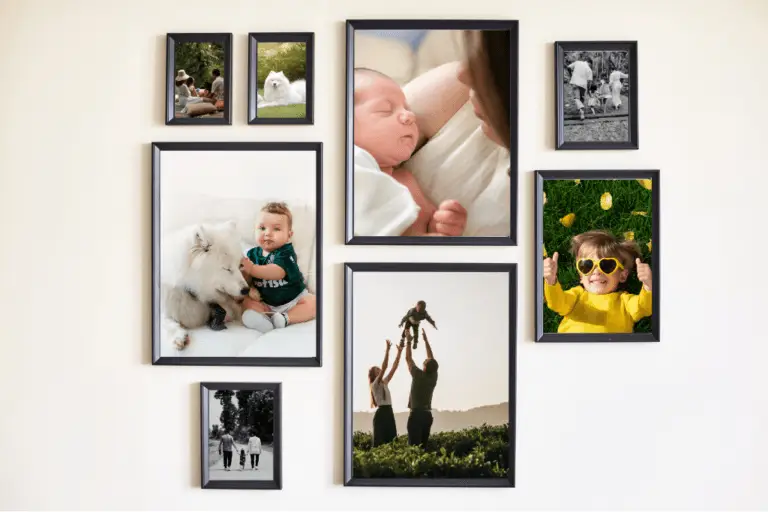 Galerijski zid s tiskanim fotografijama u mat završetku